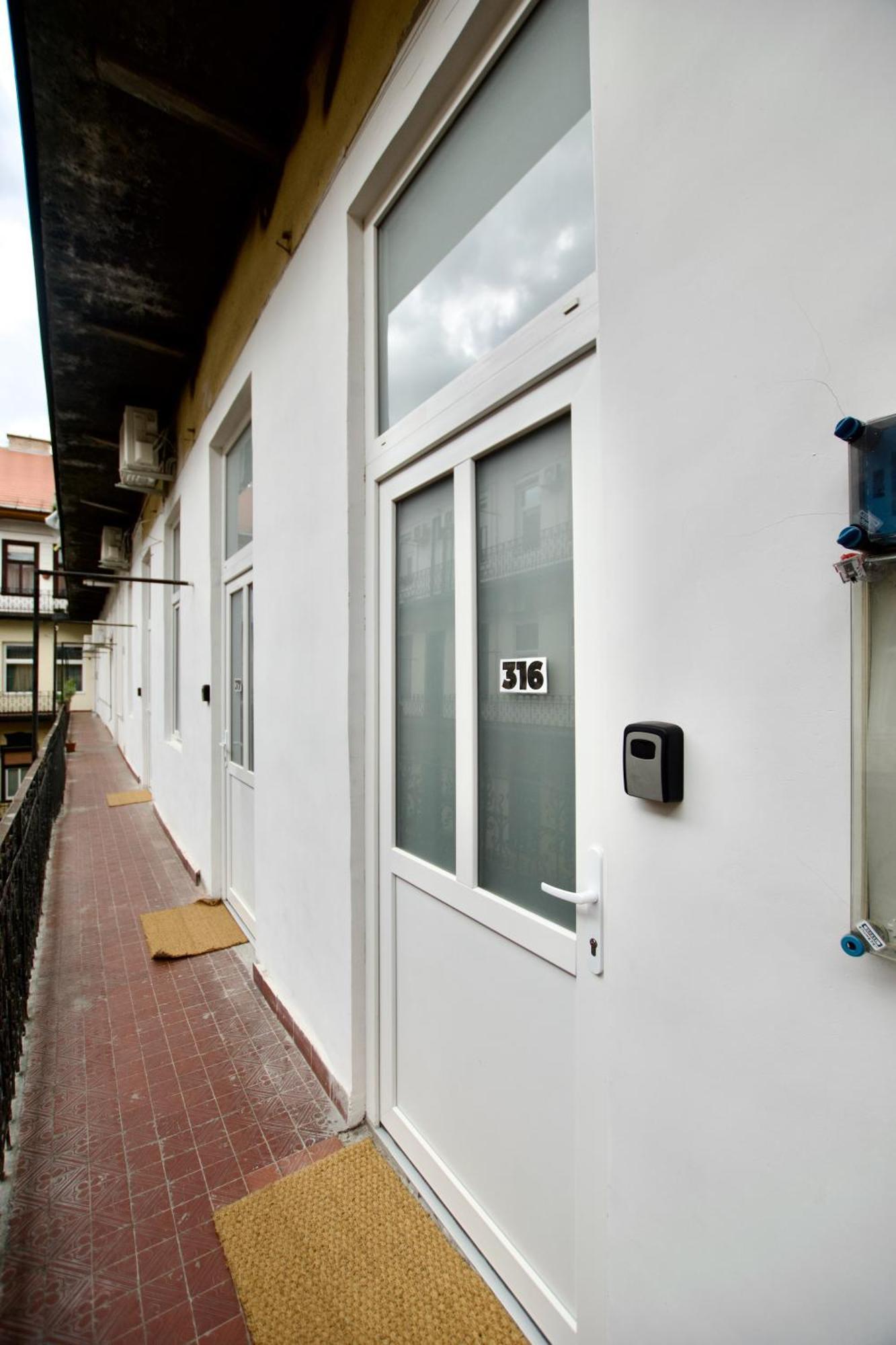 Studio Apartments By Hi5- Cozy Studio Budapest Bagian luar foto